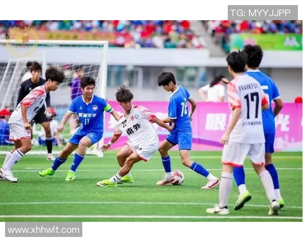 与足球明星亲密互动的趣味游戏体验，尽享足球魅力与明星风采