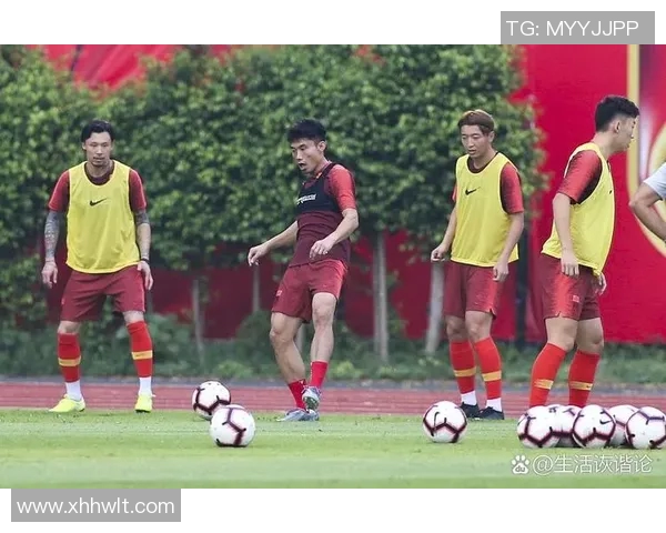 足球明星与儿子同场竞技父子默契引发全场瞩目