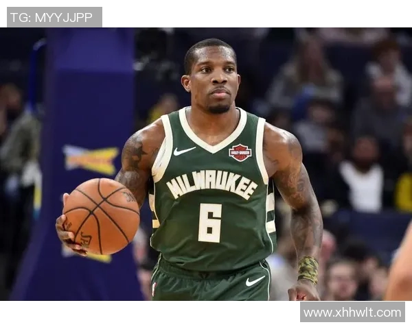 意大利足球明星在疫情期间佩戴口罩展现责任感与风采